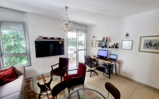 2 rooms with balcony in Dizengof