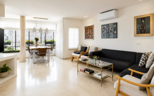 Bright & Spacious Duplex Penthouse with Private Rooftop