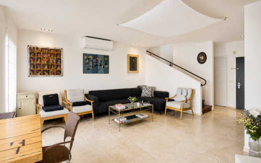 Bright & Spacious Duplex Penthouse with Private Rooftop